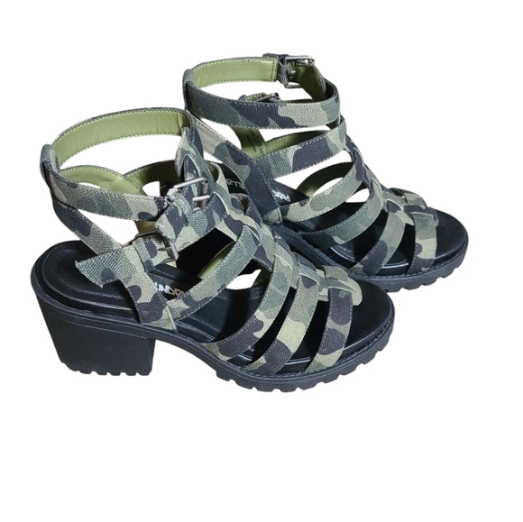 DIRTY LAUNDRY NWOT Fun Stuff Heeled Strappy Sandal In Camo Size 8.5 EUR 39 - Picture 8 of 13